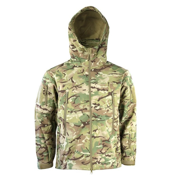 Chaqueta softshell Tactical Patriot camuflaje, vista frontal con capucha y bolsillos con cremallera