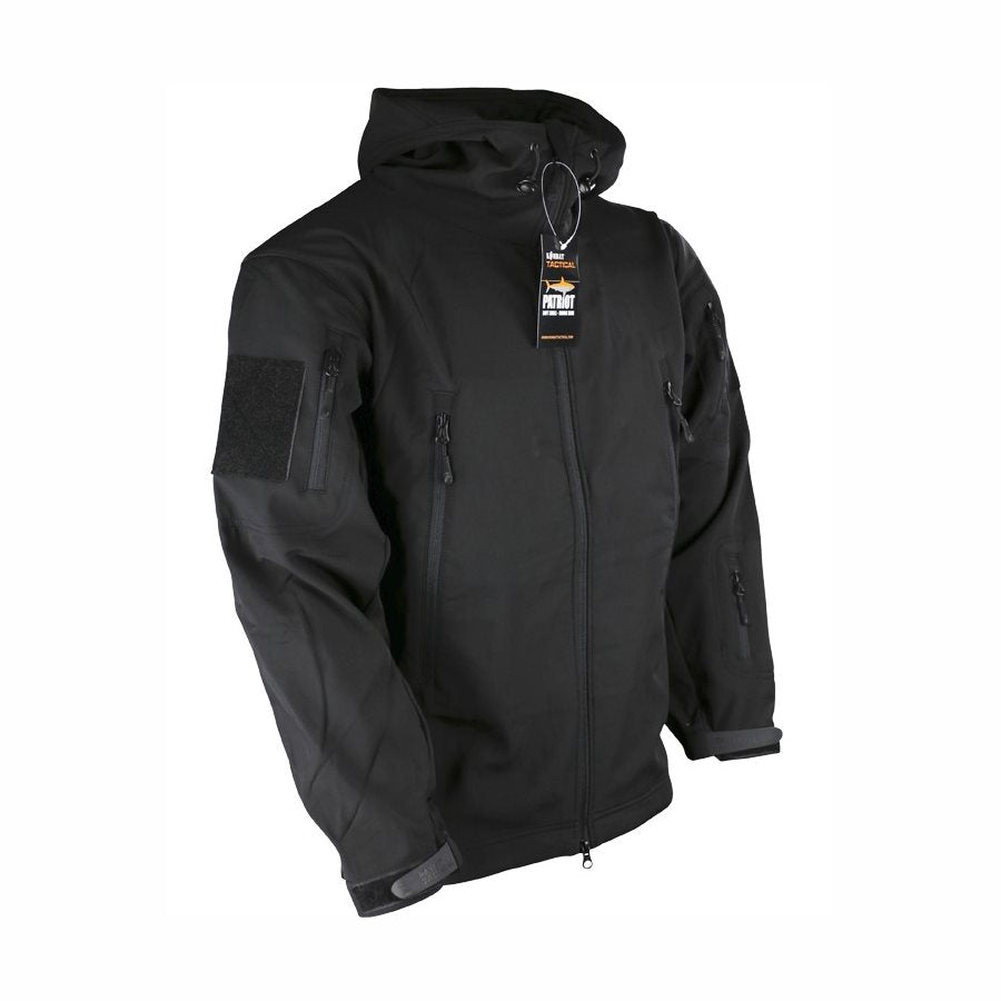 Chaqueta Softshell Tactical Patriot negra vista frontal con capucha y bolsillos con cremallera