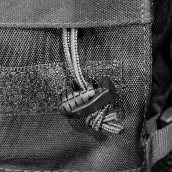 Tope para cordón Granát plástico negro, diseño granada, longitud aprox. 3 cm