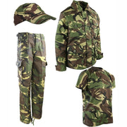 Set infantil ADVENTURER en camuflaje británico DPM: chaqueta, pantalón, camiseta y gorra con visera