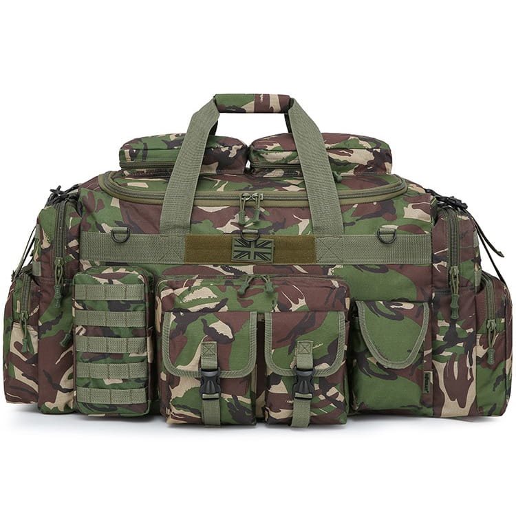 Bolsa SAXON HOLDALL negra 125 L con 11 bolsillos y correa ajustable