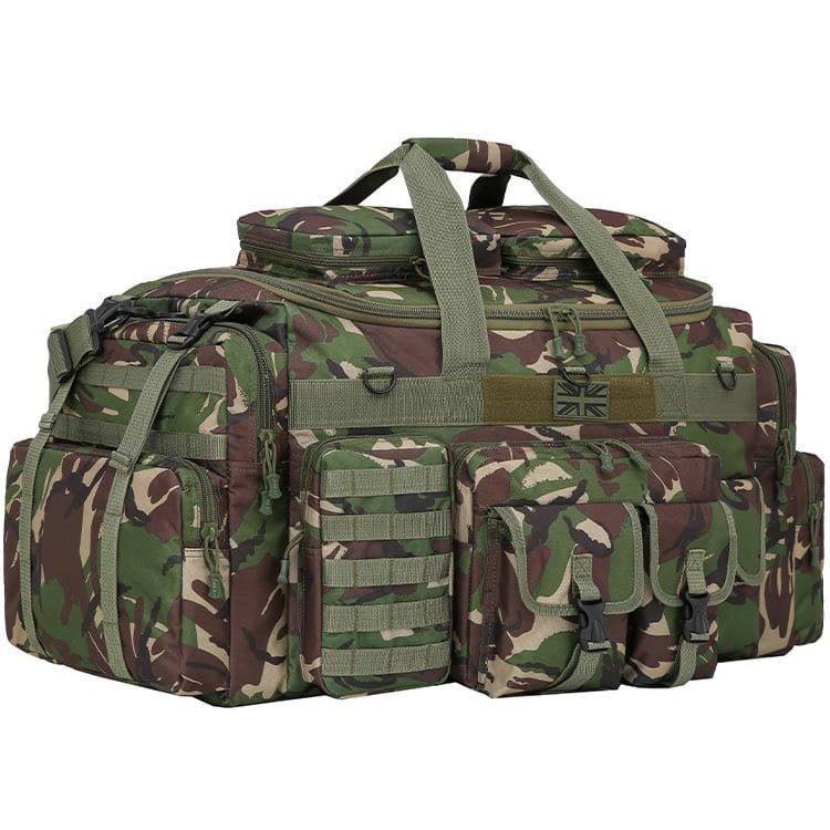 Bolsa SAXON HOLDALL negra 125 L con 11 bolsillos y correa ajustable