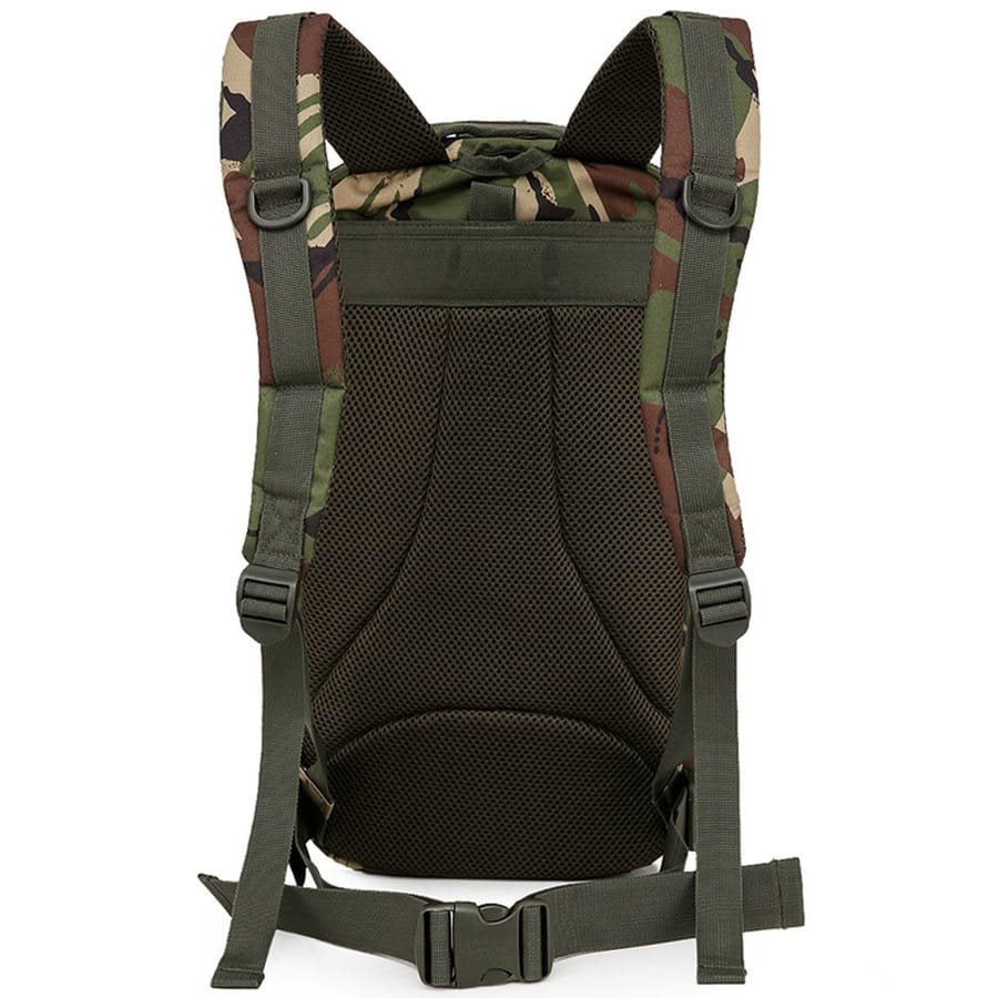 Mochila ASSAULT 28 L en 600D Tac-Poly con cremalleras bidireccionales, mosquetón y parche de velcro
