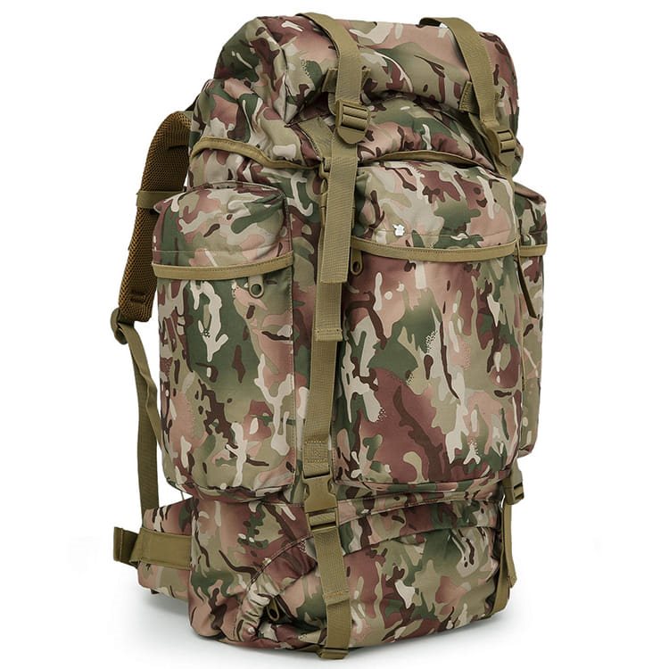 Imagen de la Mochila CADET 60 litros con bolsillos laterales, bolsillo frontal y compartimento para saco de dormir.