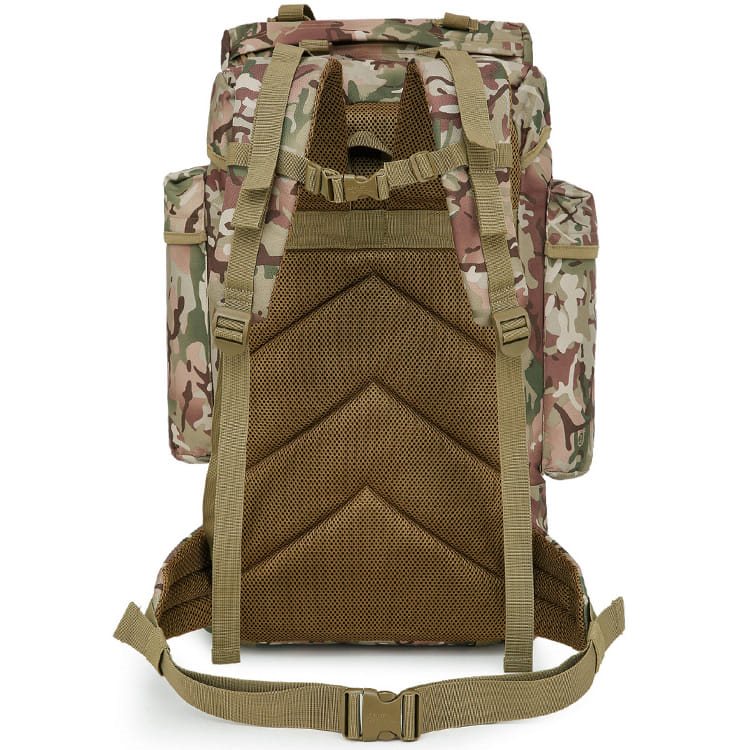Imagen de la Mochila CADET 60 litros con bolsillos laterales, bolsillo frontal y compartimento para saco de dormir.