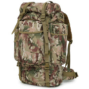 Imagen de la Mochila CADET 60 litros con bolsillos laterales, bolsillo frontal y compartimento para saco de dormir.