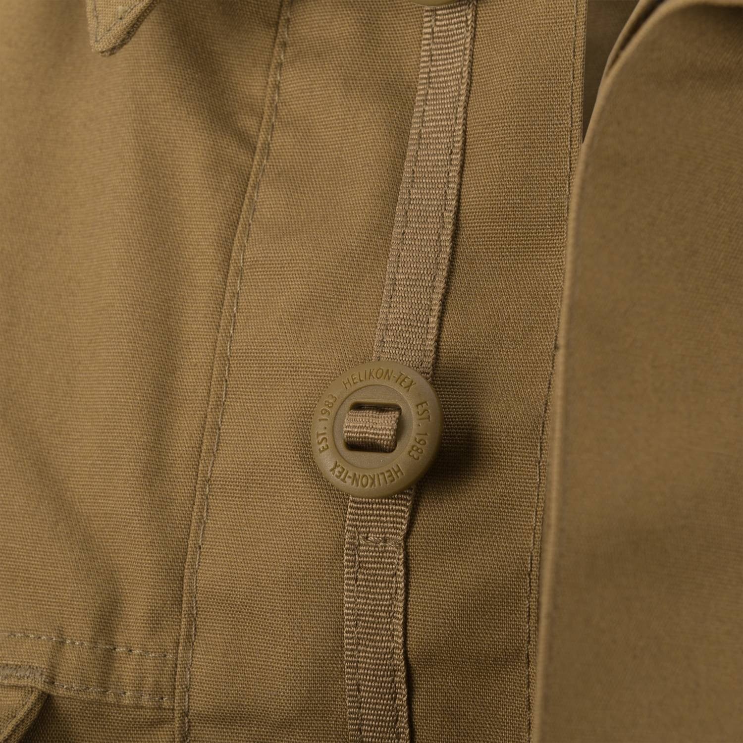 Camisa WOODSMAN Coyote/Taiga Green de Helikon-Tex en DuraCanvas y VersaStretch