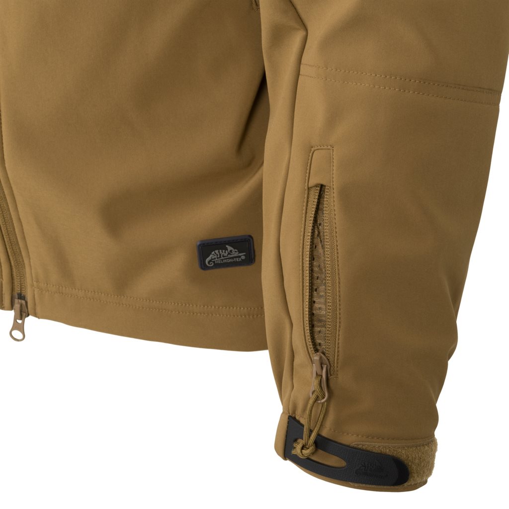 Chaqueta Gunfighter Shark Skin Coyote en tejido softshell con acabado teflón, vista frontal