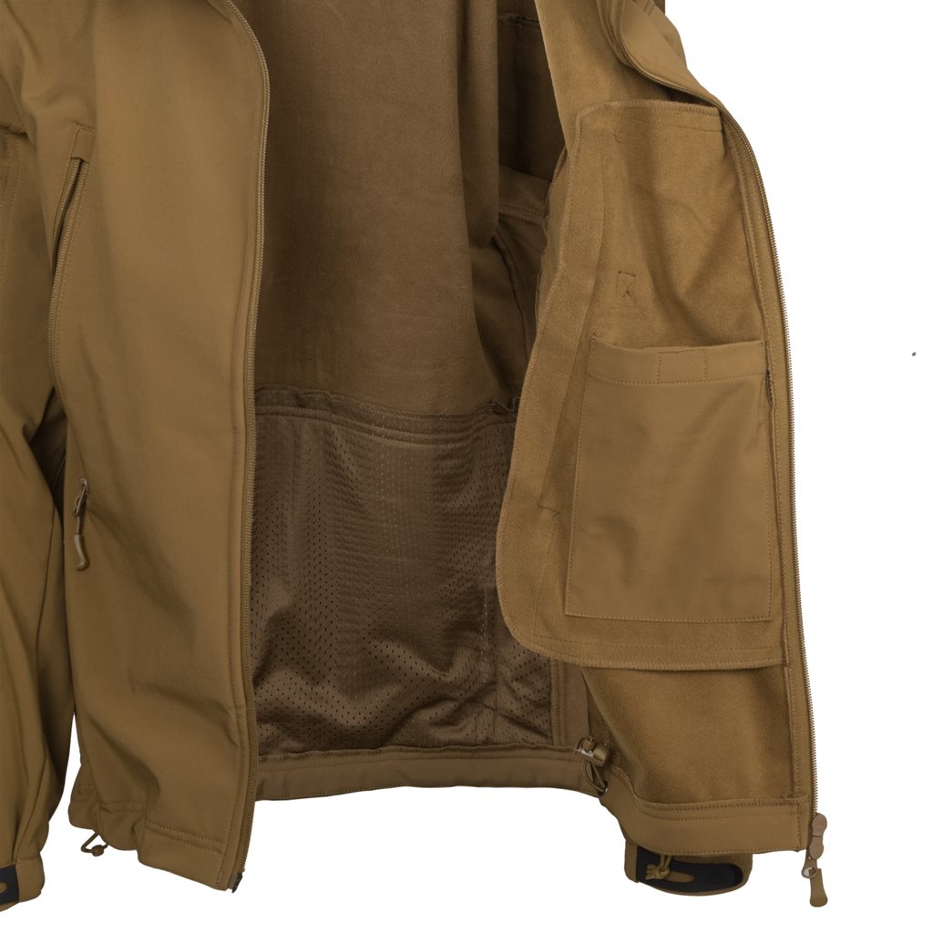 Chaqueta Gunfighter Shark Skin Coyote en tejido softshell con acabado teflón, vista frontal