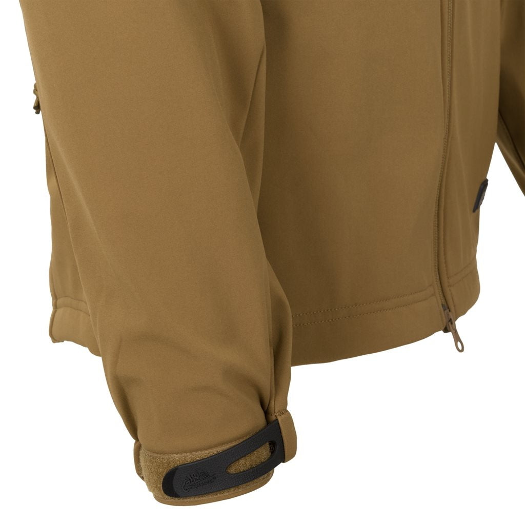 Chaqueta Gunfighter Shark Skin Coyote en tejido softshell con acabado teflón, vista frontal