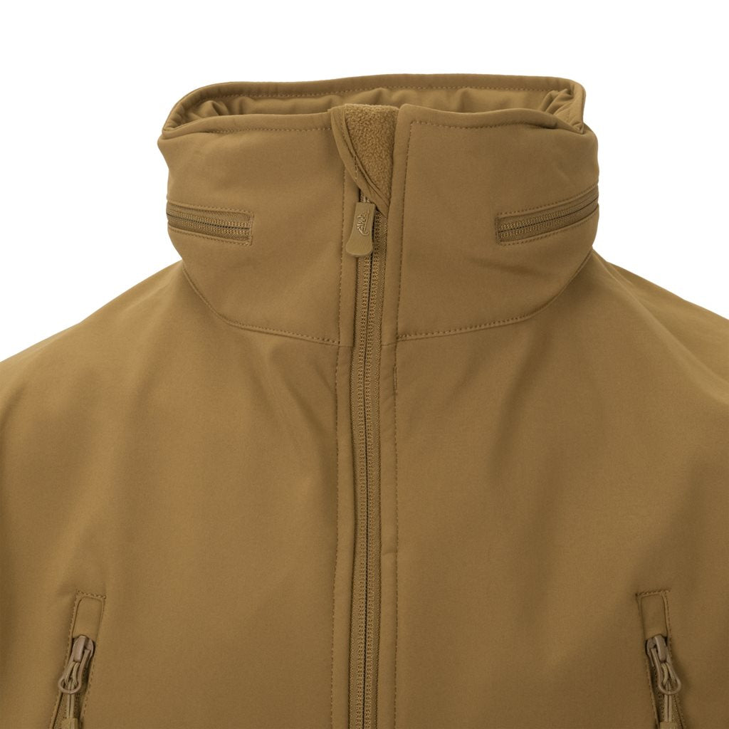 Chaqueta Gunfighter Shark Skin COYOTE softshell ligera con superficie recubierta en teflón