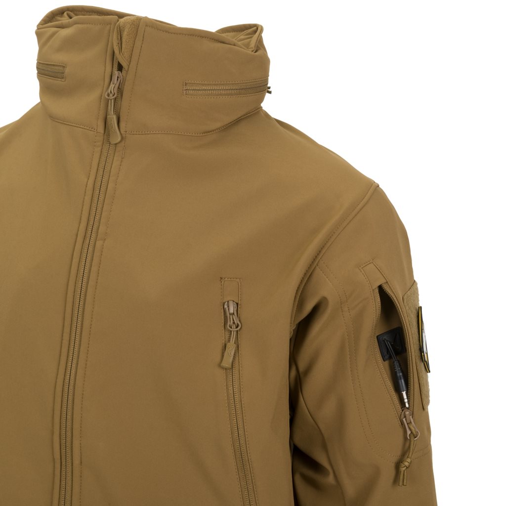 Chaqueta Gunfighter Shark Skin COYOTE softshell ligera con superficie recubierta en teflón