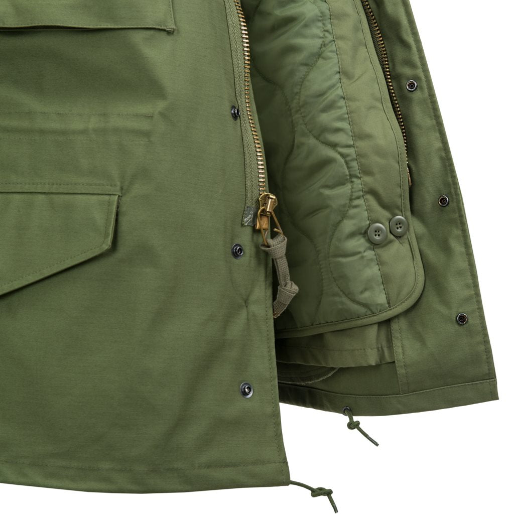 Parka M65 negra con forro, capucha y cuatro bolsillos