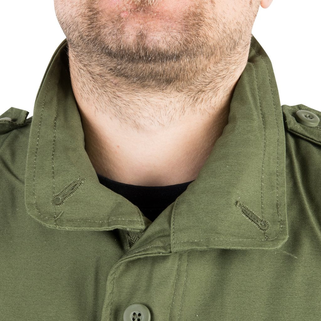 Parka M65 verde con forro de Helikon-Tex, vista frontal con capucha y bolsillos