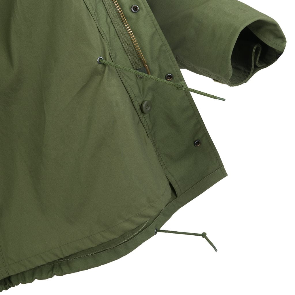 Parka M65 verde con forro de Helikon-Tex, vista frontal con capucha y bolsillos
