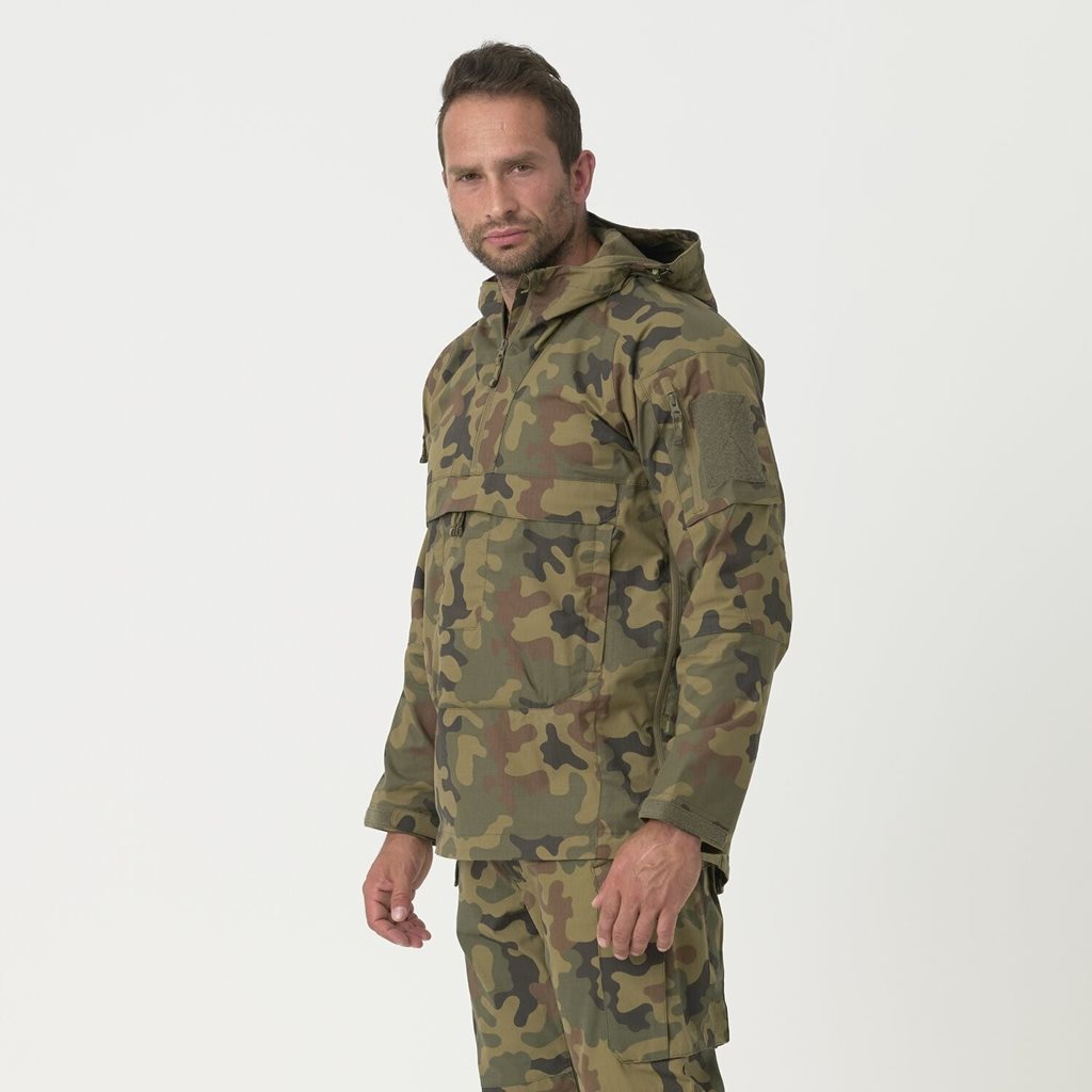 Chaqueta cortavientos TRACER COYOTE en camuflaje con múltiples bolsillos