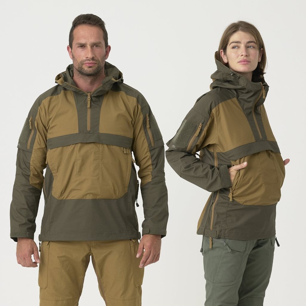 Chaqueta cortavientos TRACER COYOTE en camuflaje con múltiples bolsillos