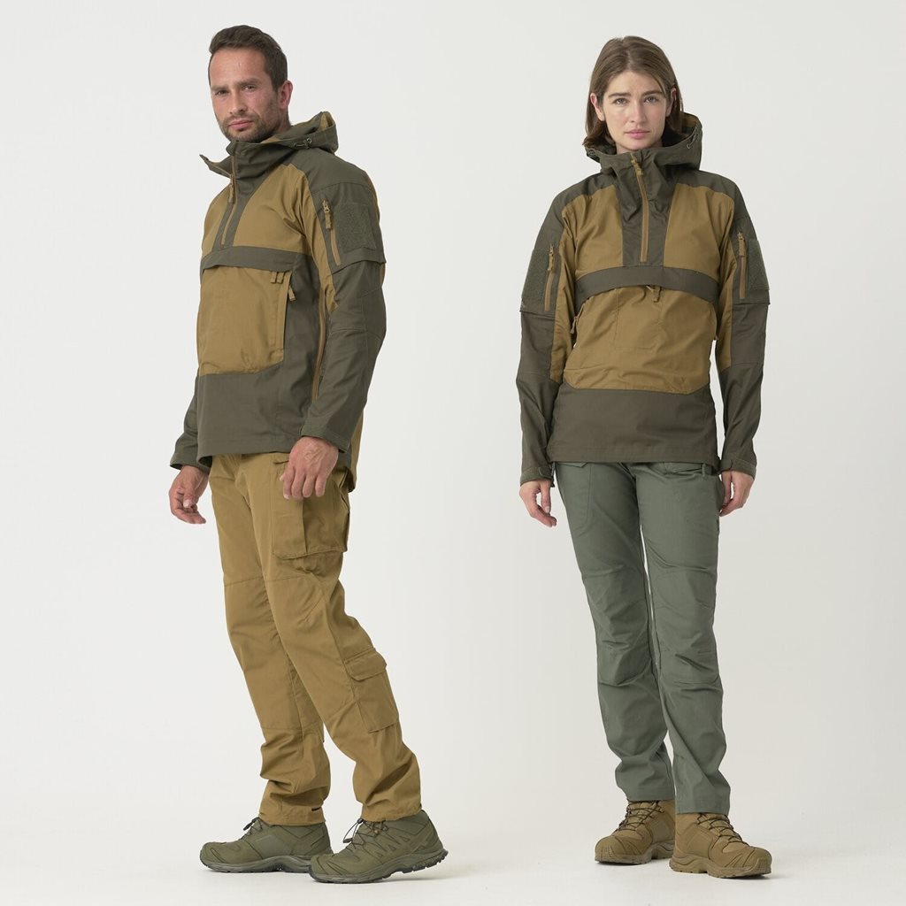Chaqueta cortavientos TRACER COYOTE en camuflaje con múltiples bolsillos