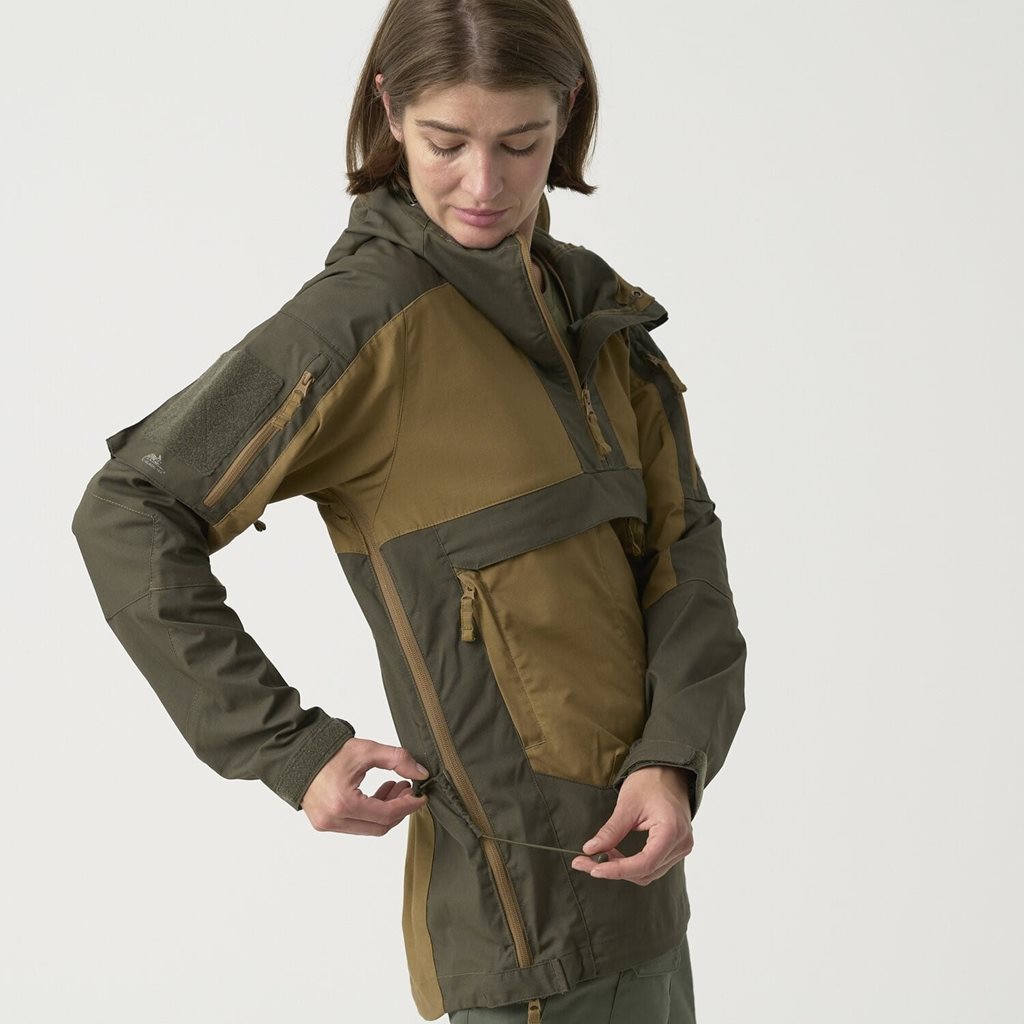 Chaqueta cortavientos TRACER COYOTE en camuflaje con múltiples bolsillos