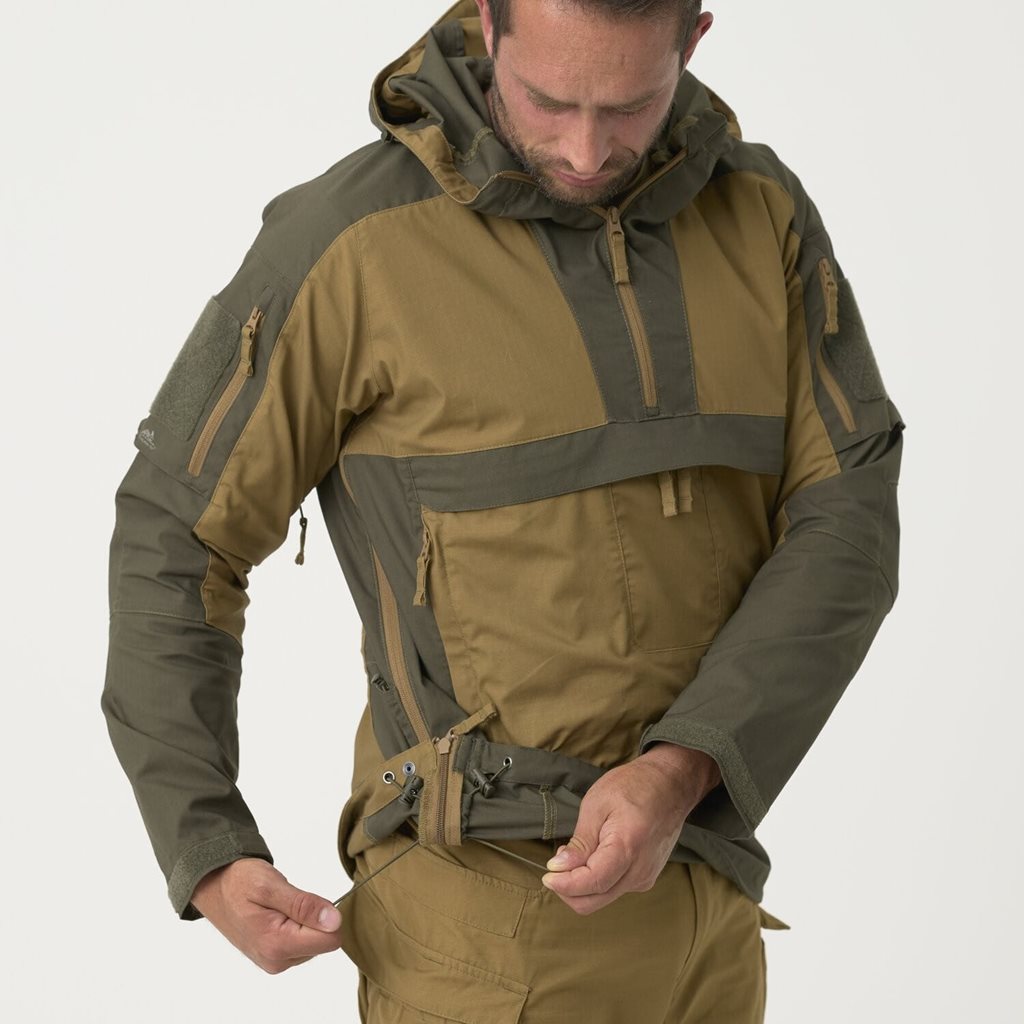 Chaqueta cortavientos TRACER COYOTE en camuflaje con múltiples bolsillos