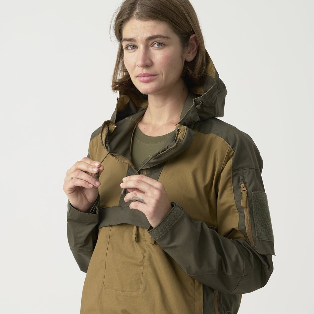 Chaqueta cortavientos TRACER COYOTE en camuflaje con múltiples bolsillos