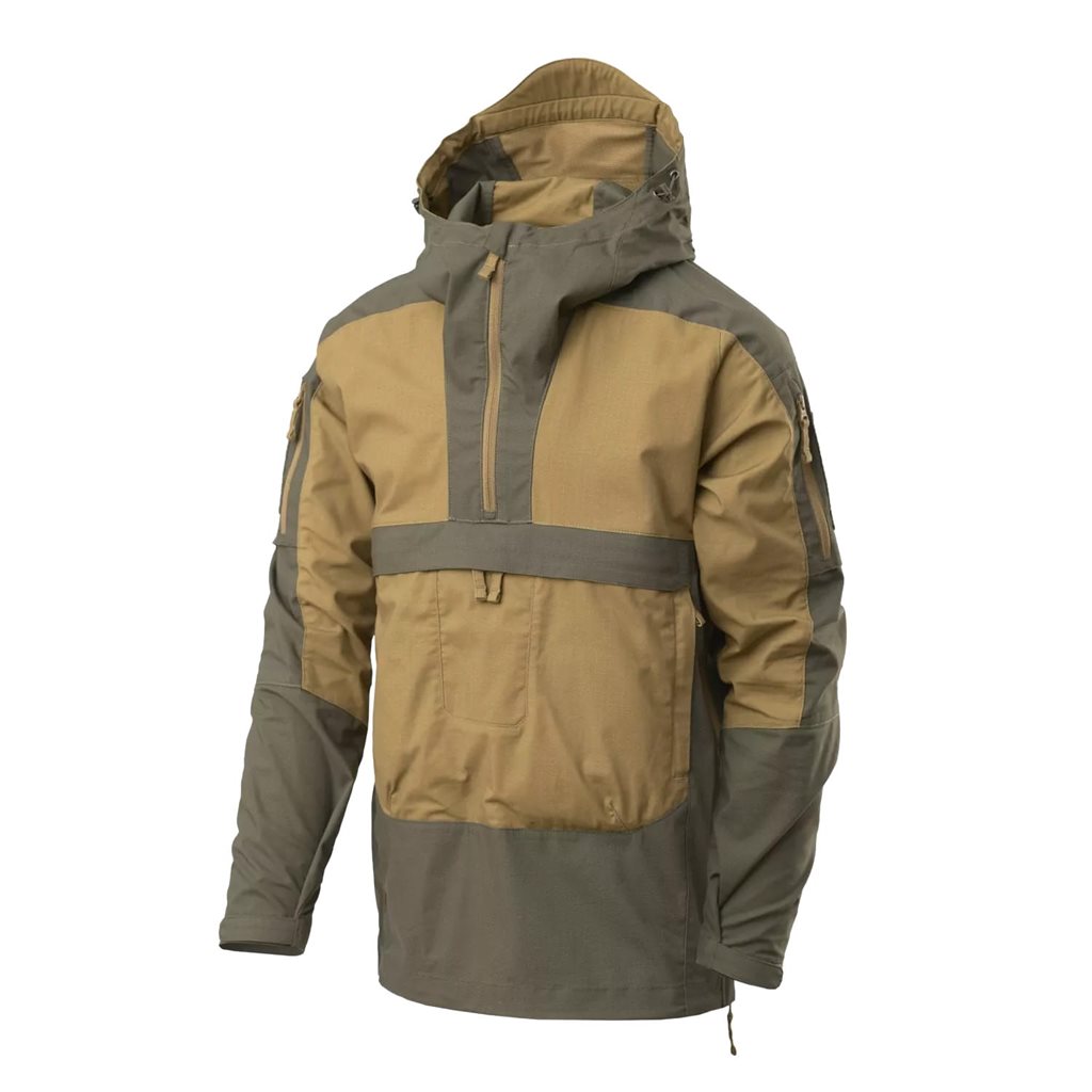 Cortavientos TRACER Coyote/Taiga Green unisex, vista frontal con múltiples bolsillos y camuflaje
