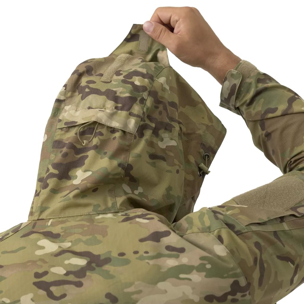 Chaqueta cortavientos TRACER COYOTE en camuflaje con múltiples bolsillos