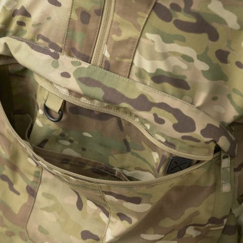 Chaqueta cortavientos TRACER COYOTE en camuflaje con múltiples bolsillos