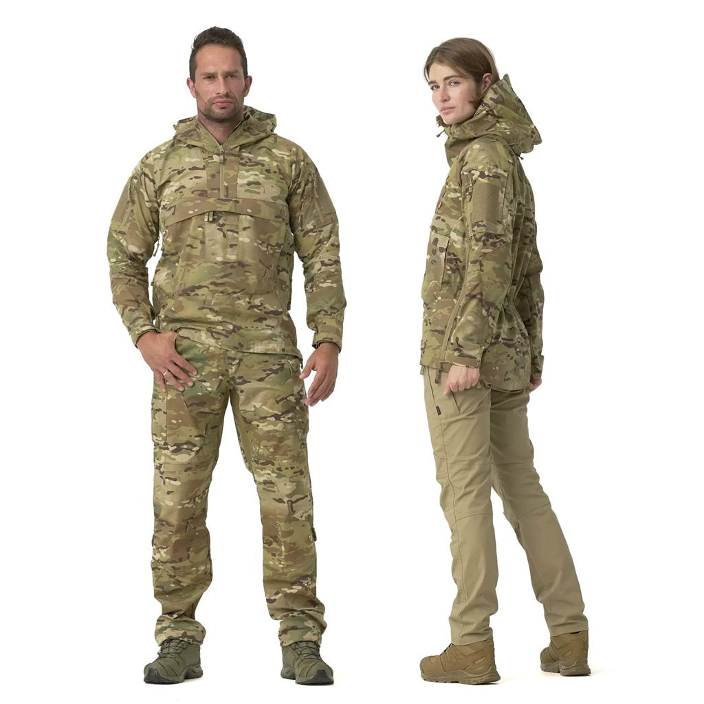 Chaqueta cortavientos TRACER COYOTE en camuflaje con múltiples bolsillos