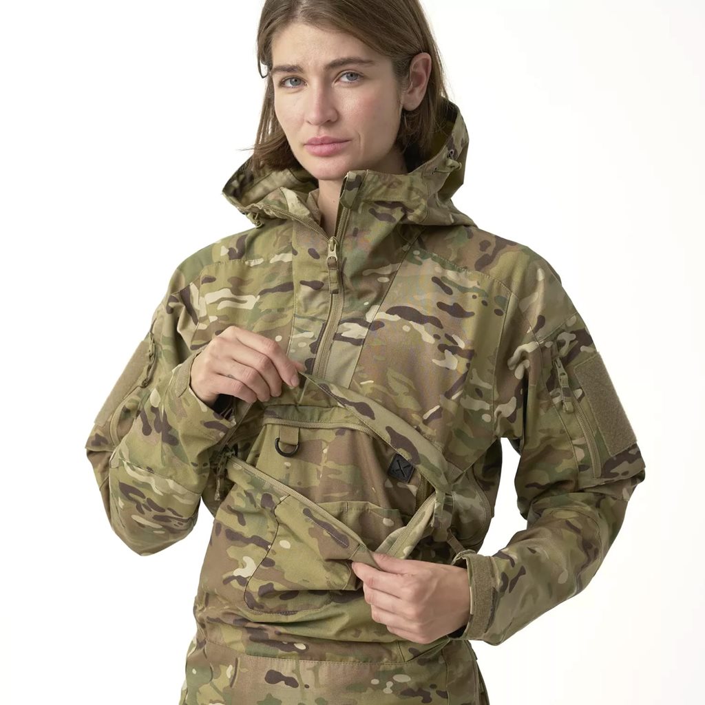 Chaqueta cortavientos TRACER COYOTE en camuflaje con múltiples bolsillos