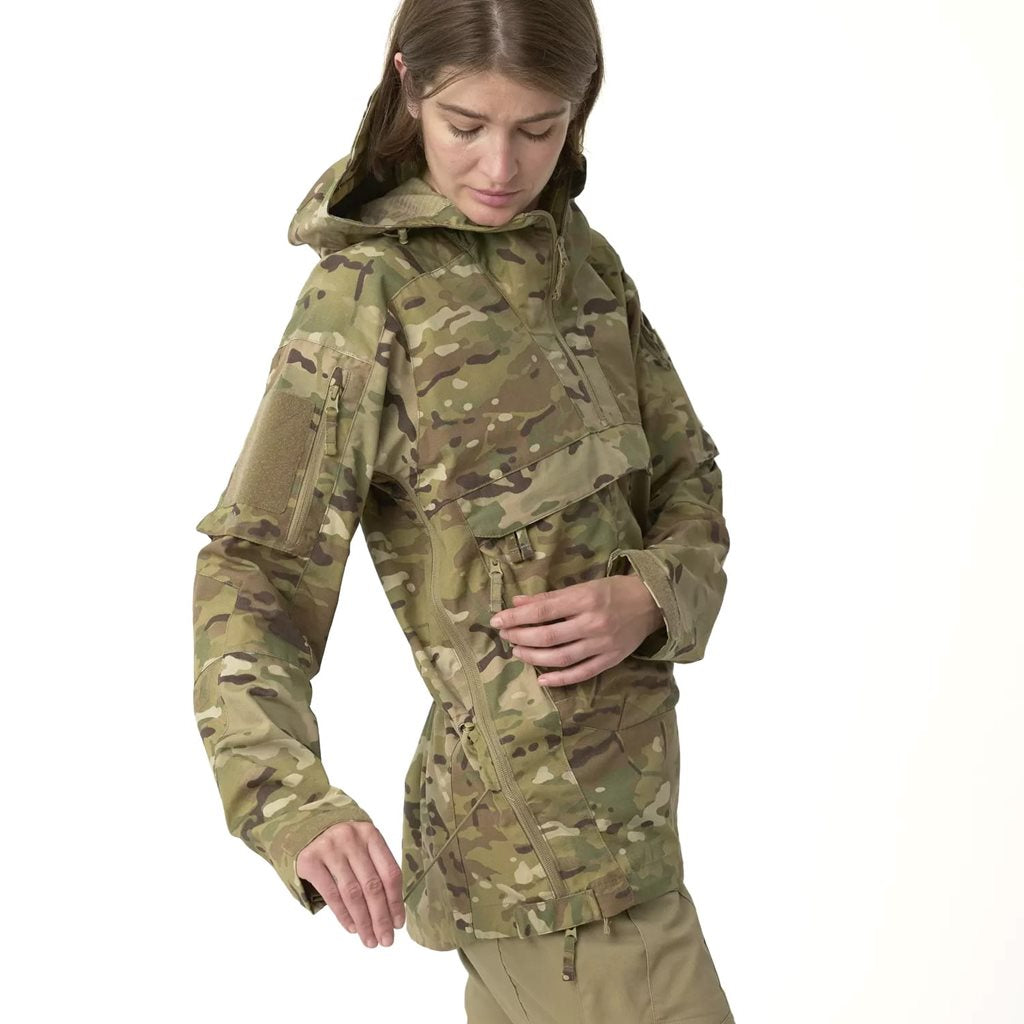 Chaqueta cortavientos TRACER COYOTE en camuflaje con múltiples bolsillos