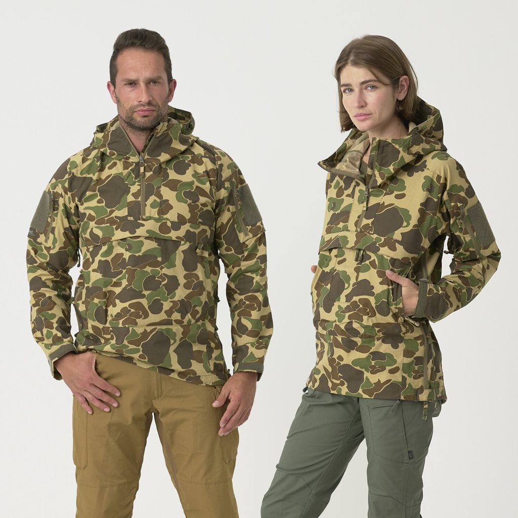 Chaqueta cortavientos TRACER COYOTE en camuflaje con múltiples bolsillos
