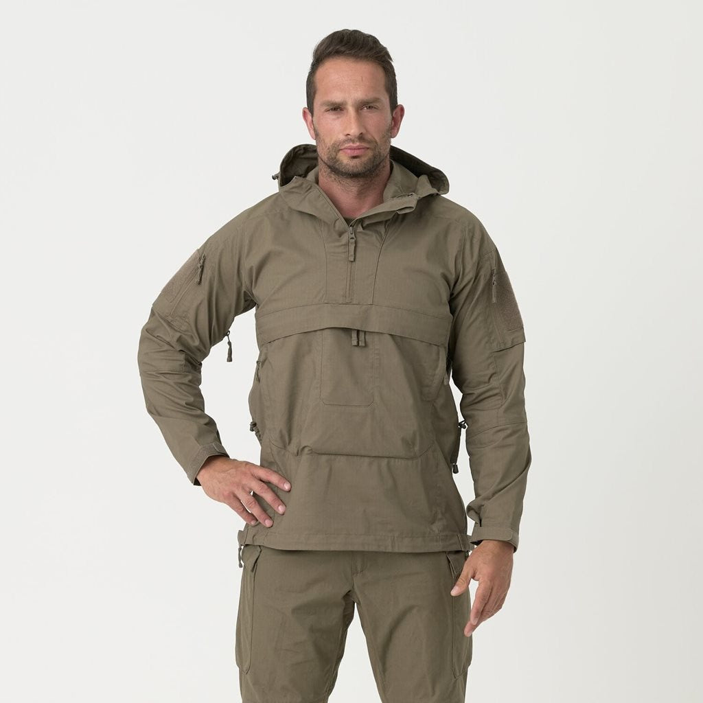 Chaqueta cortavientos TRACER COYOTE en camuflaje con múltiples bolsillos