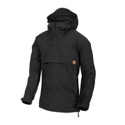 Chaqueta cortavientos Woodsman negra con capucha ajustable y tres bolsillos