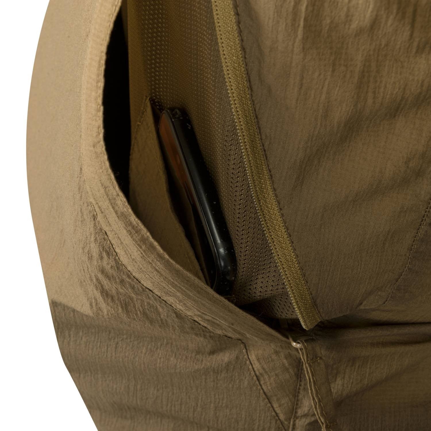 Cortavientos Windrunner Windpack Coyote de Helikon-Tex, vista frontal