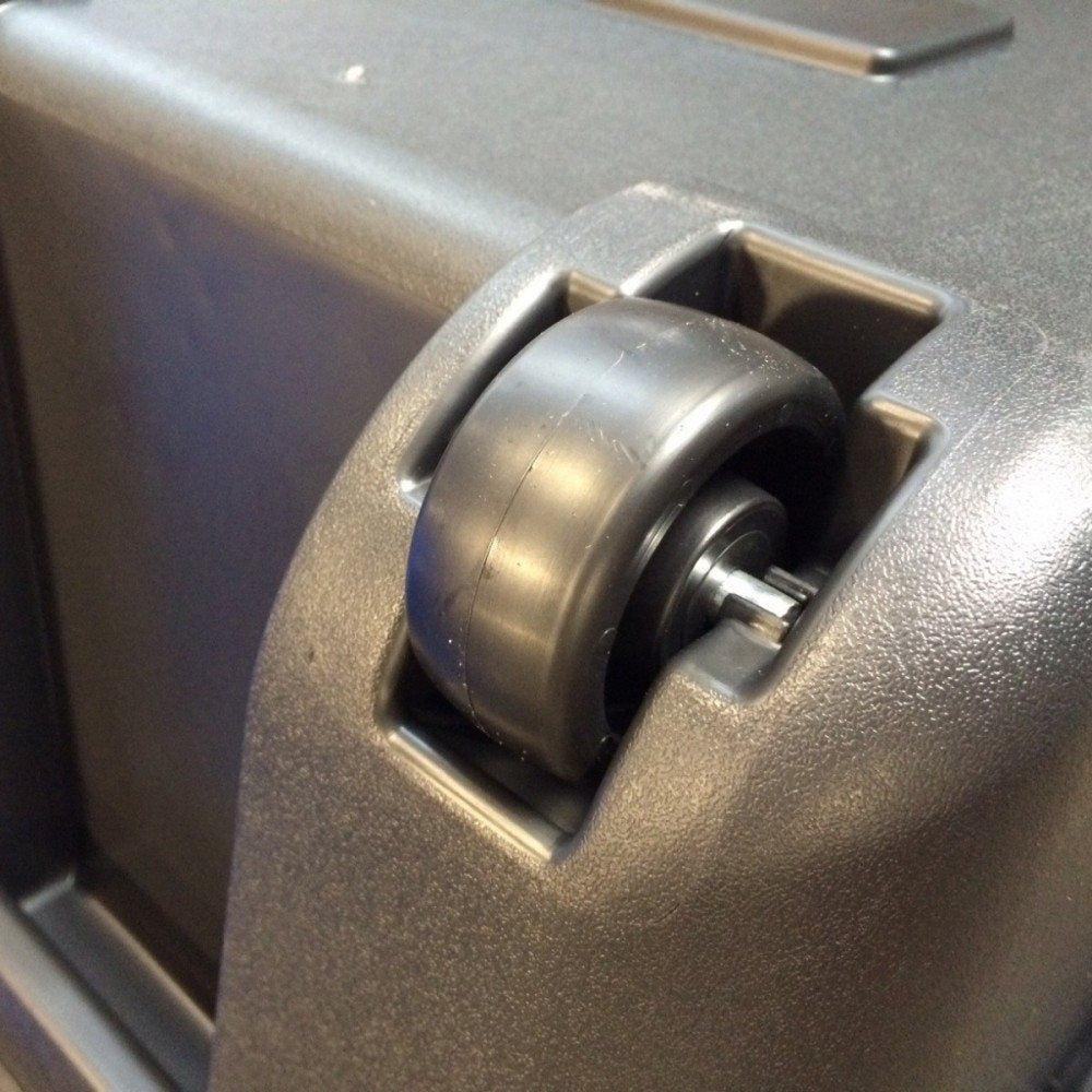 Caja de transporte plástico SPORTMAN'S TRUNK 102 L con tapa abatible y cierres laterales