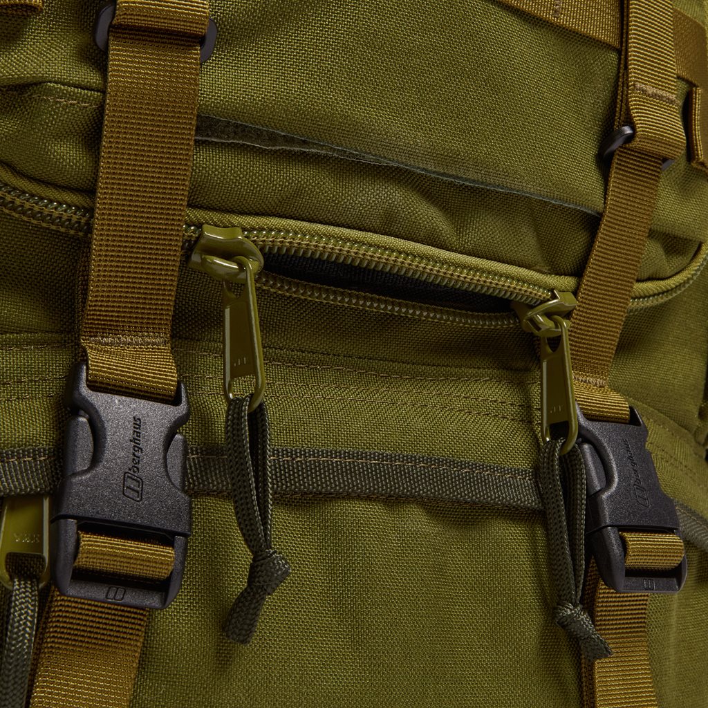 Mochila militar BERGHAUS Crusader III MMPS 90+0 L verde, apertura frontal, extremadamente resistente