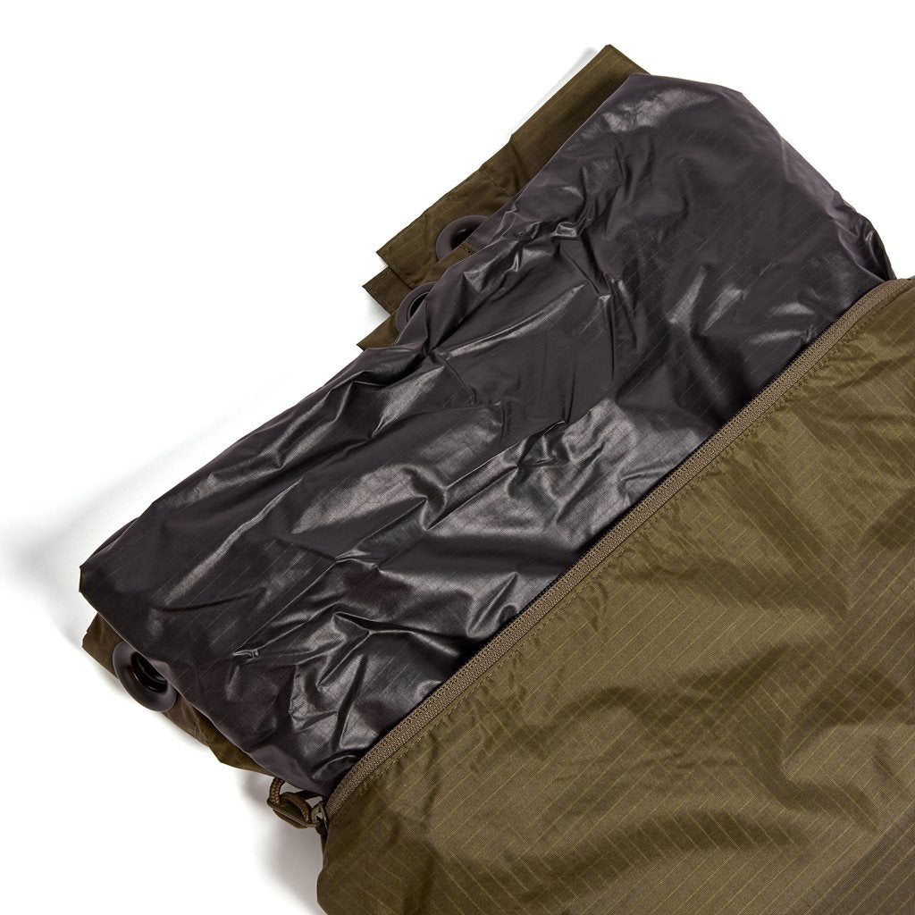 Celta BASHA IR impermeable verde de nylon rip-stop con costuras selladas