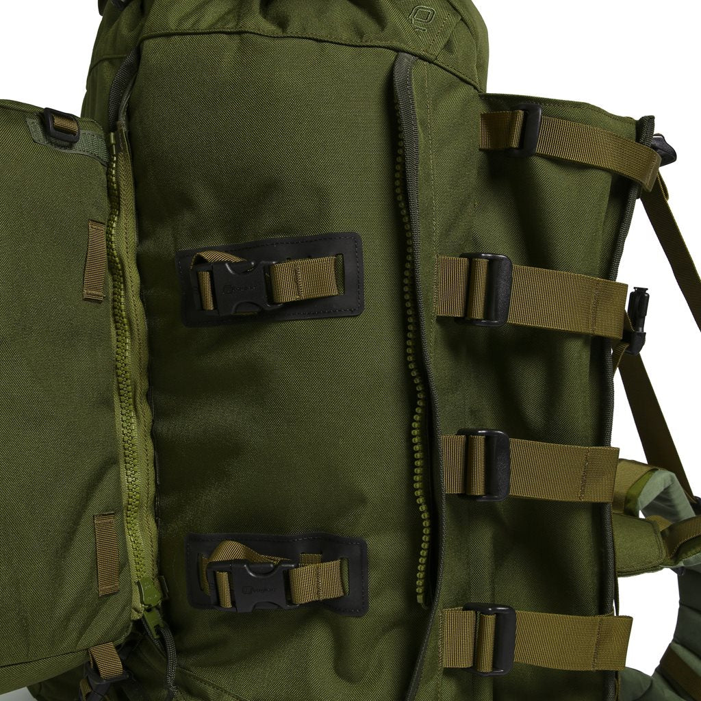 Mochila SMPS Crusader II WS FA 90+20 L verde, vista frontal con funda WS para arma larga