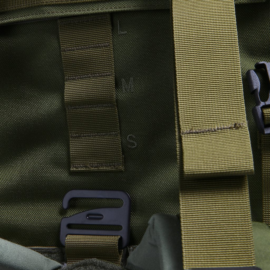 Mochila SMPS Crusader II WS FA 90+20 L verde, vista frontal con funda WS para arma larga