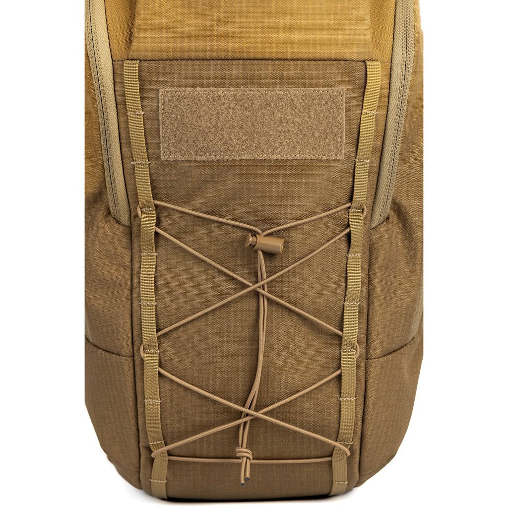 Mochila PUGIO 20 Coyote Tan, vista frontal