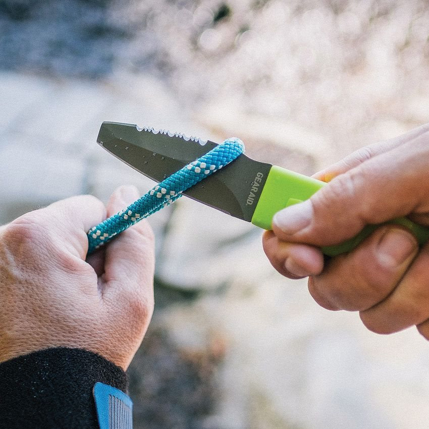 Cuchillo AKUA verde hoja fija con filo combinado y punta roma