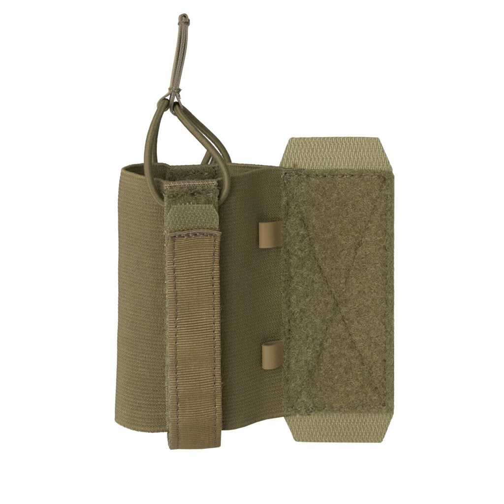 Funda lateral adicional GUARDIAN negra colocada en chaleco táctico