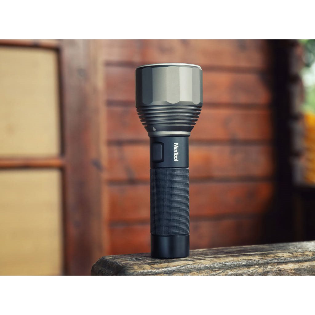 Linterna OUTDOOR HP 2000 lúmenes con construcción robusta
