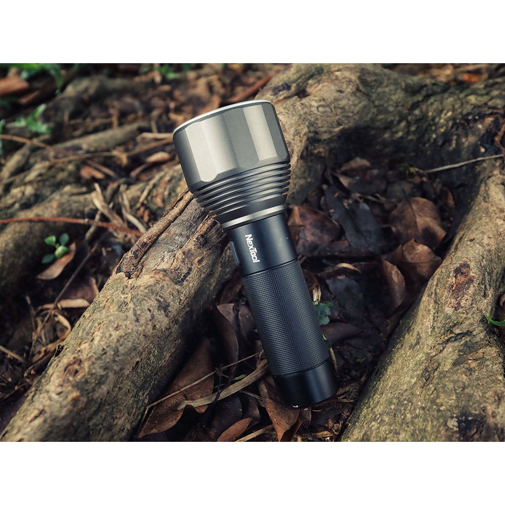 Linterna OUTDOOR HP 2000 lúmenes con construcción robusta