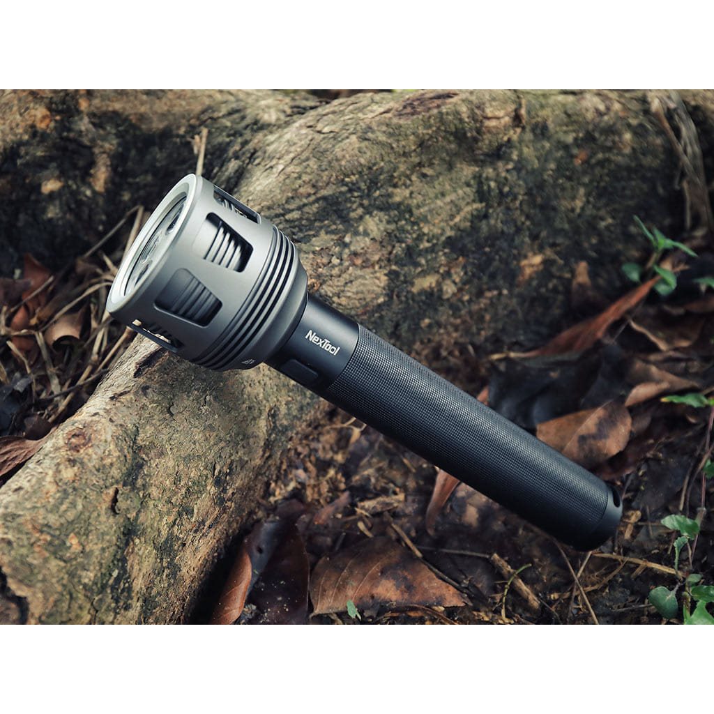 Linterna THUNDER SEARCHLIGHT 3600 lúmenes, carcasa robusta para uso profesional