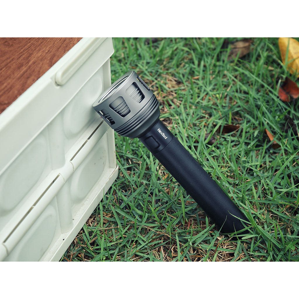 Linterna THUNDER SEARCHLIGHT 3600 lúmenes, carcasa robusta para uso profesional