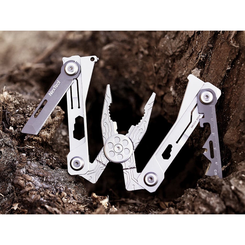 Multiherramienta Silver Blade EDC tamaño tarjeta con 14 funciones, cuerpo elegante