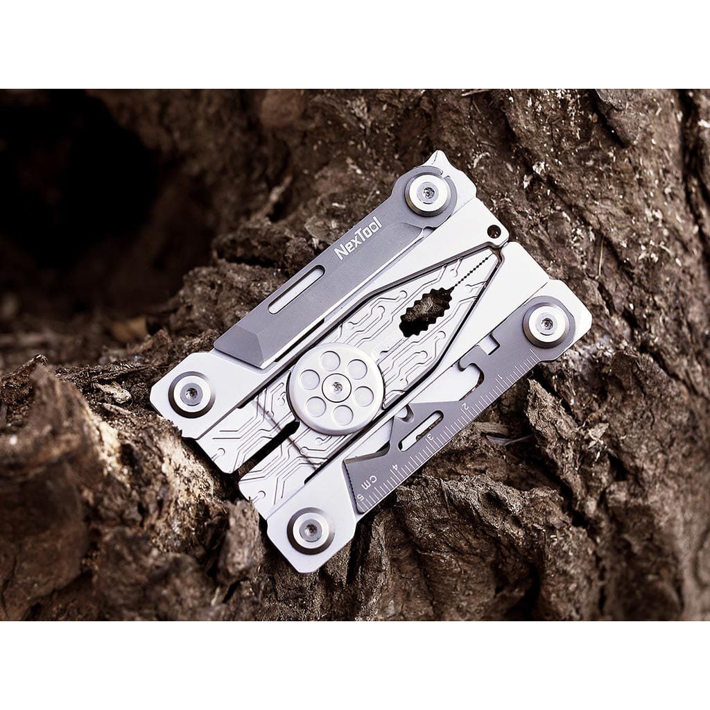 Multiherramienta Silver Blade EDC tamaño tarjeta con 14 funciones, cuerpo elegante