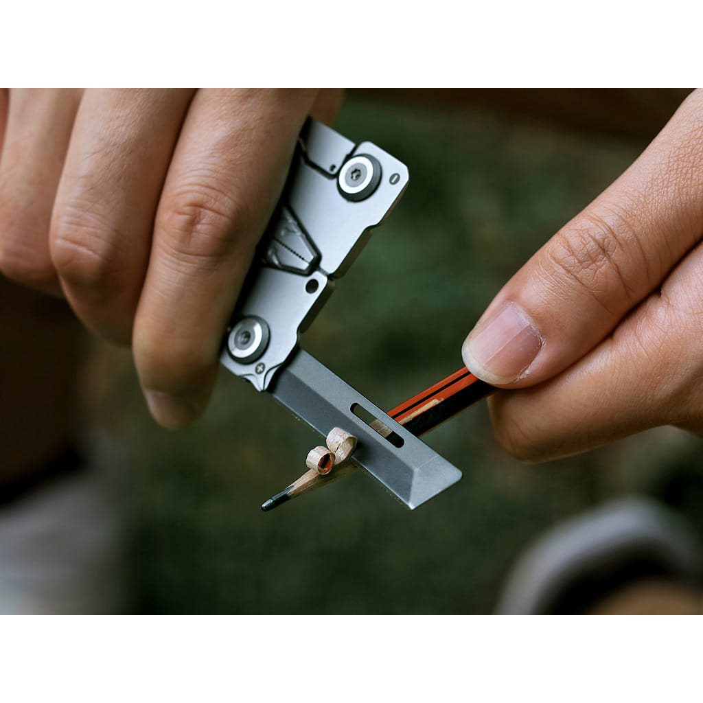 Multiherramienta Silver Blade EDC tamaño tarjeta con 14 funciones, cuerpo elegante